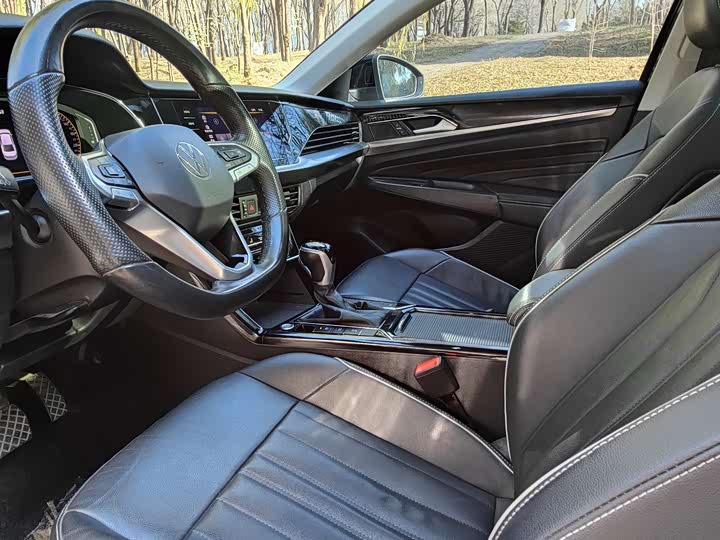 Фото 16 - Volkswagen Passat