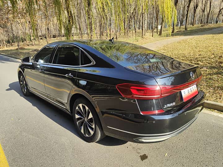 Фото 7 - Volkswagen Passat