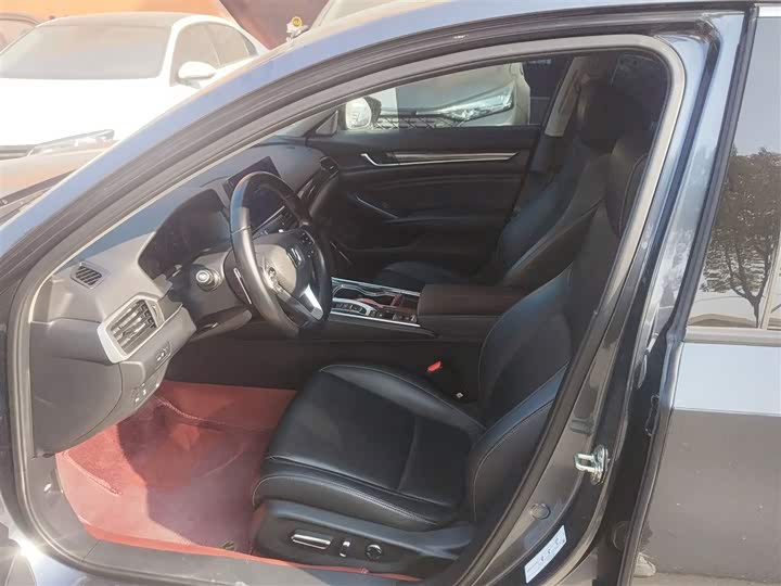 Фото 15 - Honda Accord