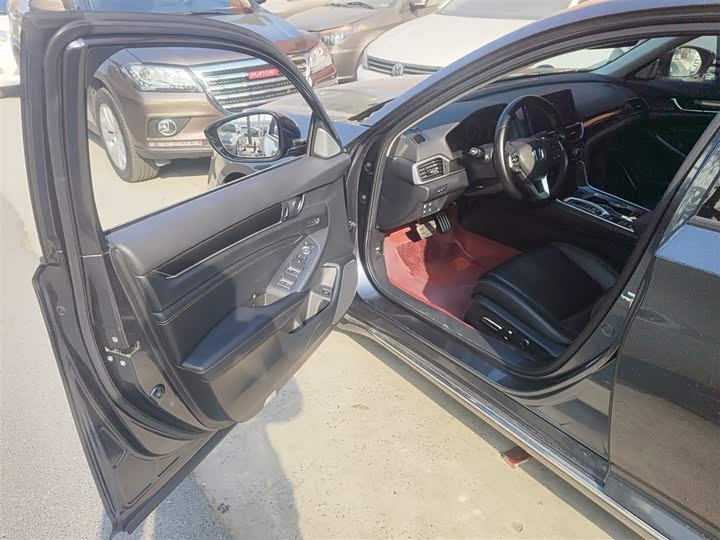 Фото 16 - Honda Accord