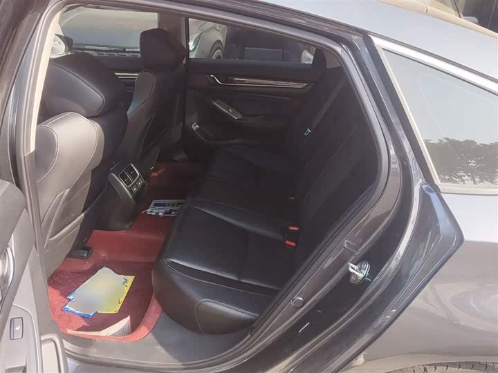 Фото 17 - Honda Accord