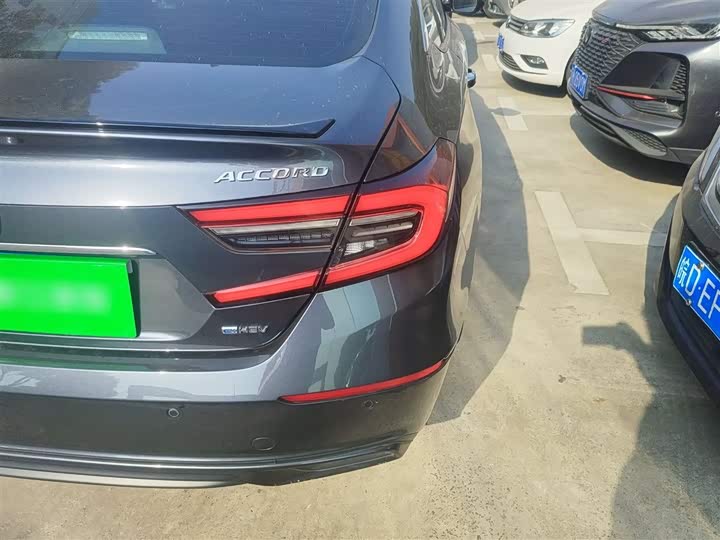 Фото 8 - Honda Accord