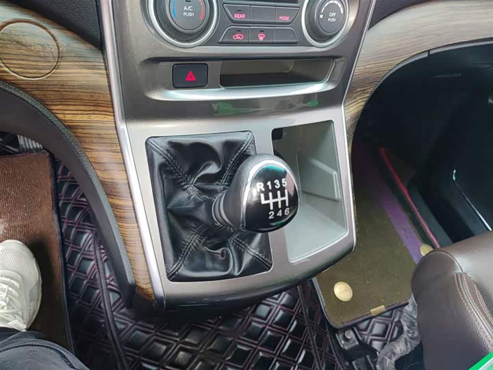 Фото 14 - Dongfeng Forthing Lingzhi Plus