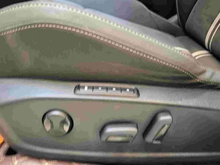 Фото 17 - Volkswagen Golf