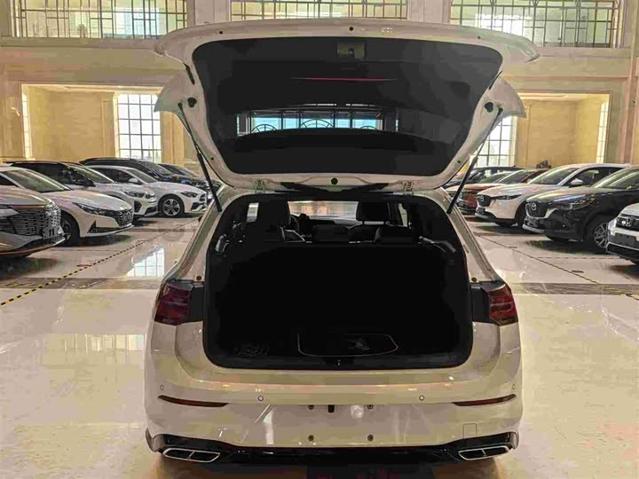 Фото 22 - Volkswagen Golf