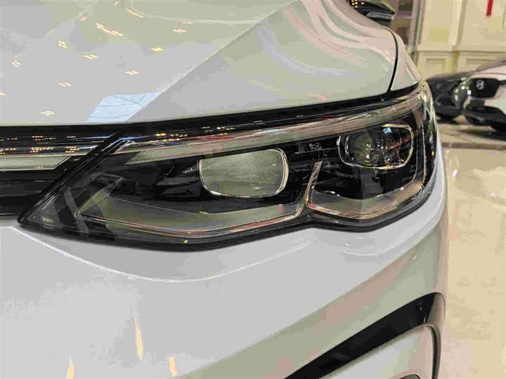 Фото 5 - Volkswagen Golf