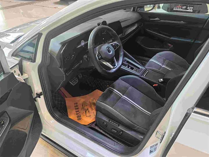 Фото 6 - Volkswagen Golf