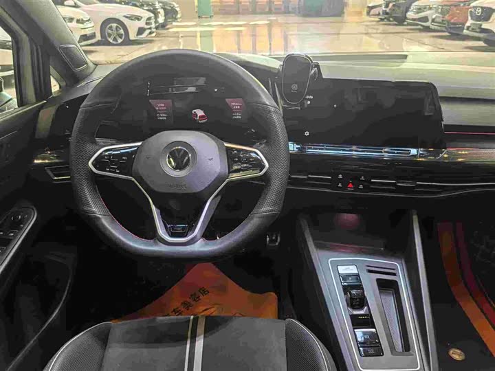 Фото 8 - Volkswagen Golf