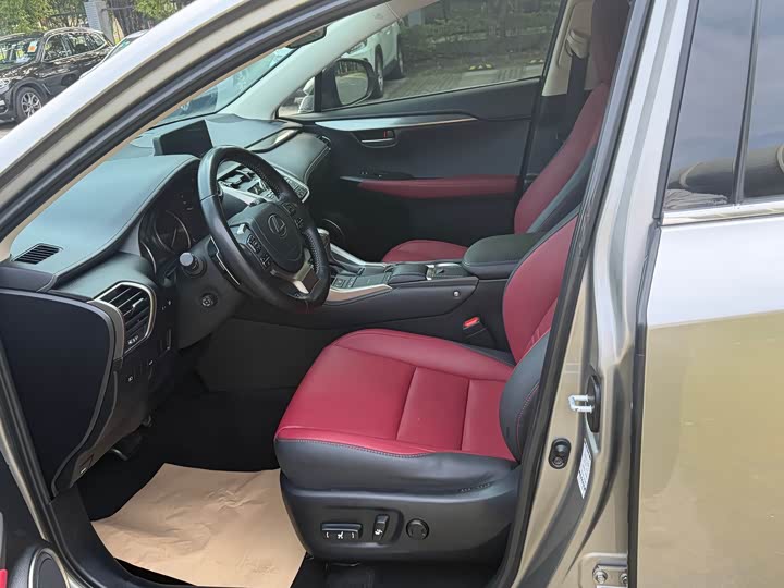 Фото 4 - Lexus NX