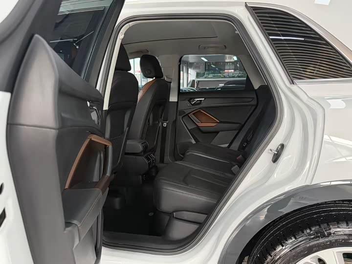 Фото 6 - Audi Q3