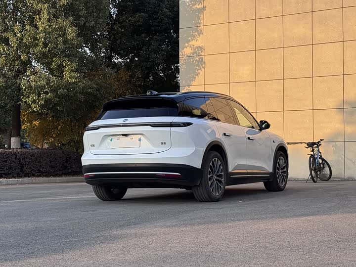 Фото 3 - Nio ES6