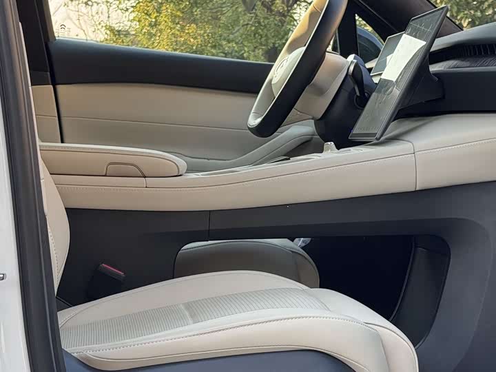 Фото 7 - Nio ES6