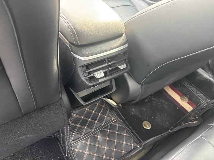 Фото 10 - Geely Emgrand