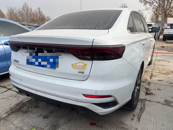 Фото 11 - Geely Emgrand