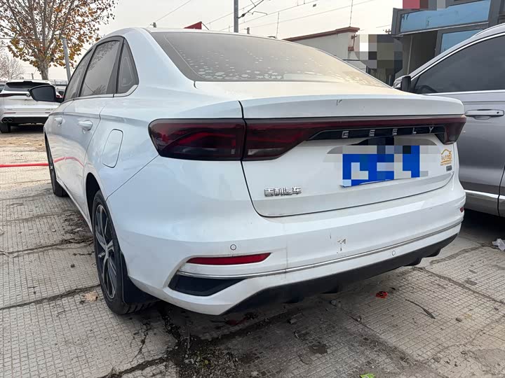 Фото 13 - Geely Emgrand