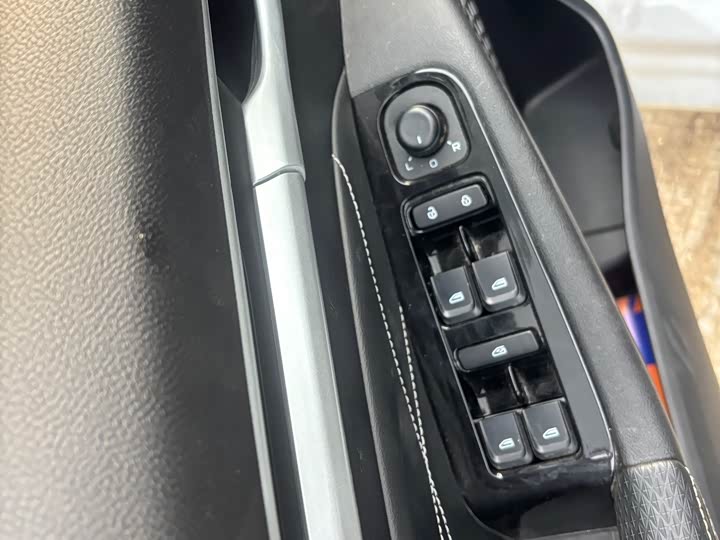 Фото 4 - Geely Emgrand