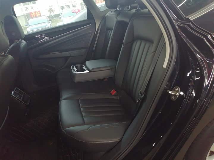 Фото 17 - Volkswagen Passat