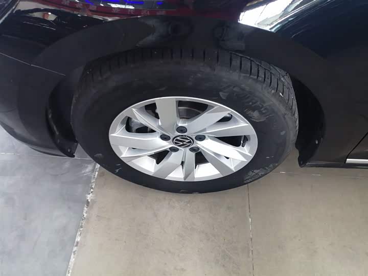 Фото 23 - Volkswagen Passat