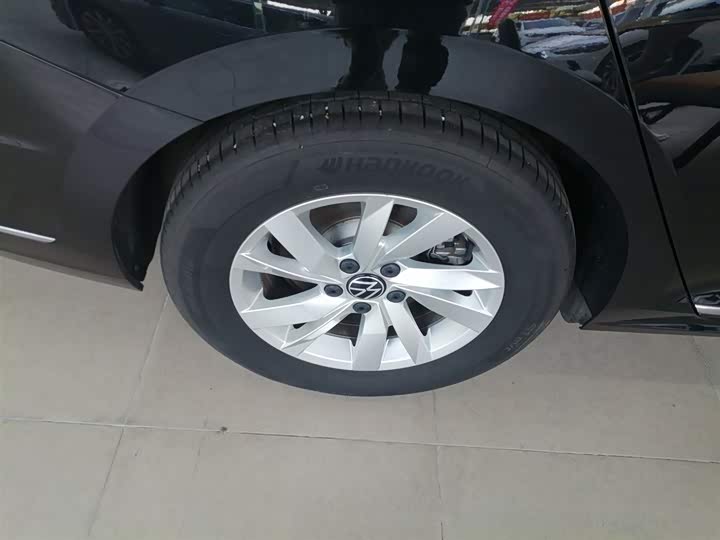 Фото 26 - Volkswagen Passat