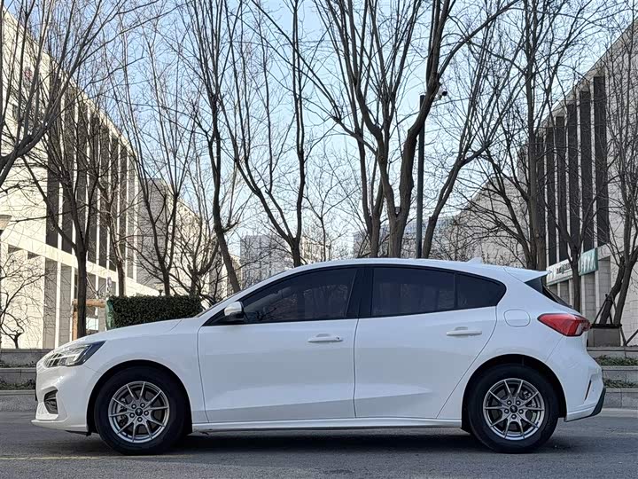 Фото 10 - Ford Focus