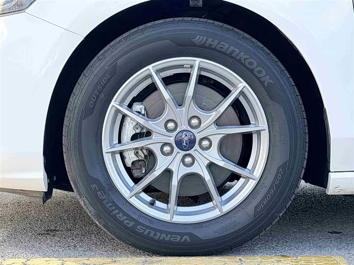 Фото 12 - Ford Focus