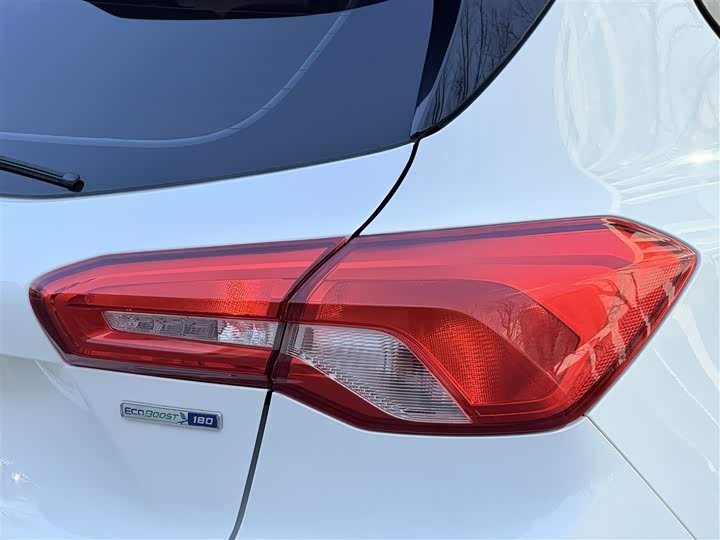 Фото 13 - Ford Focus