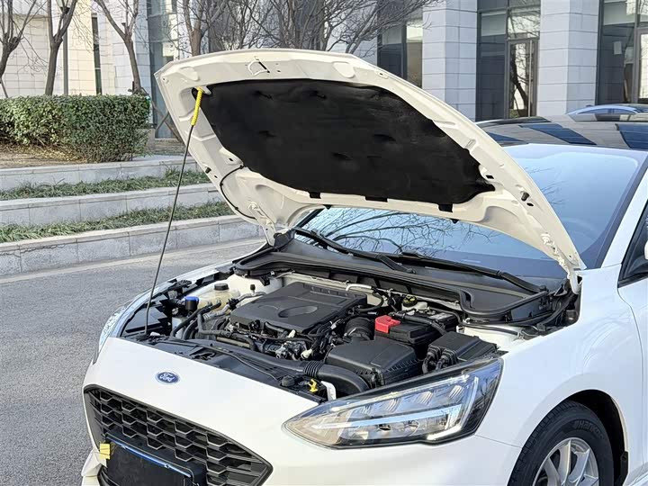 Фото 19 - Ford Focus