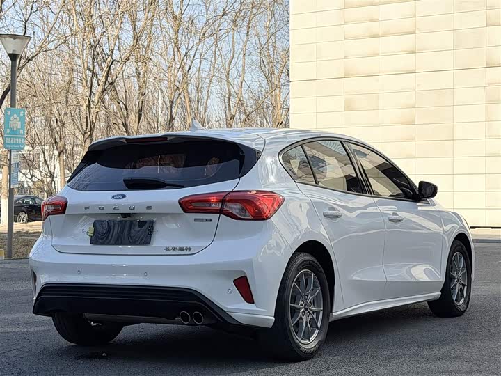 Фото 21 - Ford Focus