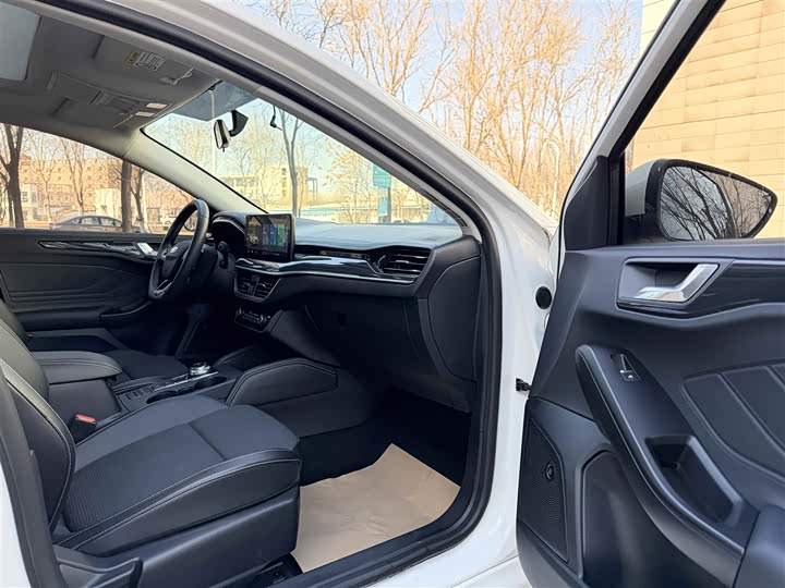 Фото 23 - Ford Focus