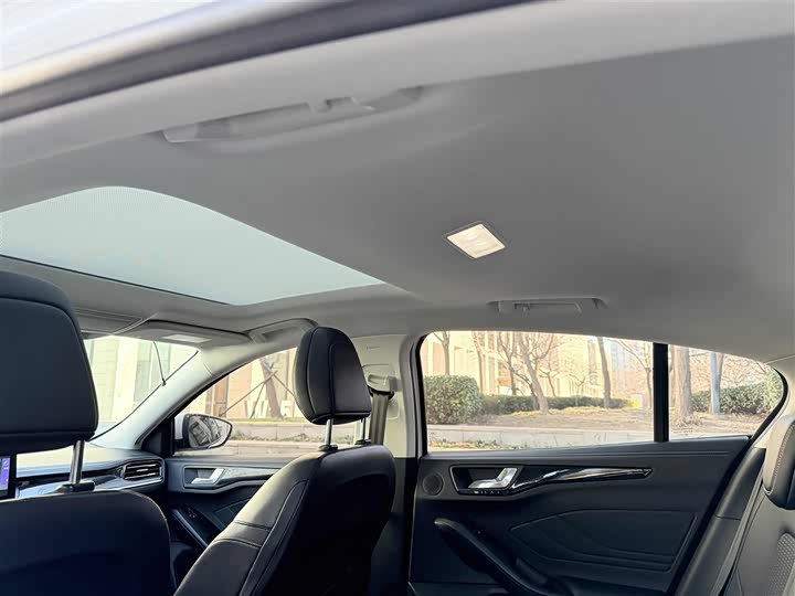 Фото 25 - Ford Focus