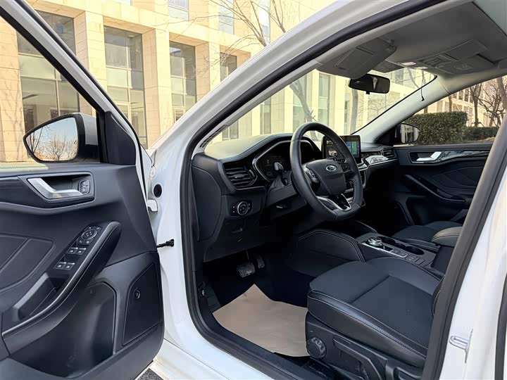 Фото 4 - Ford Focus