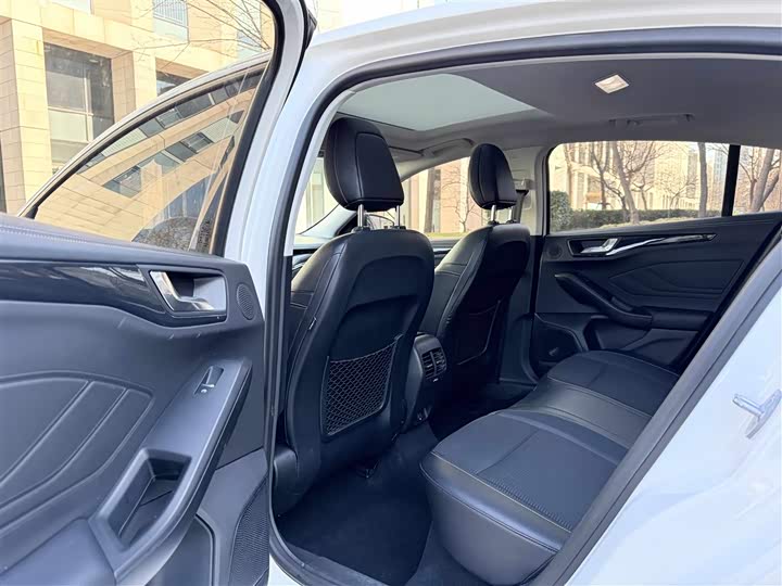 Фото 5 - Ford Focus