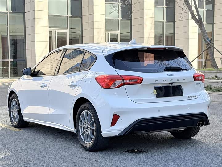 Фото 9 - Ford Focus