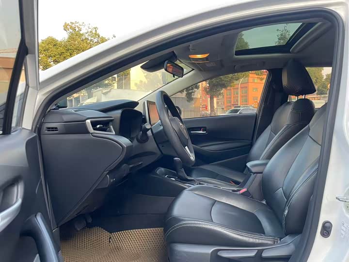 Фото 4 - Toyota Corolla