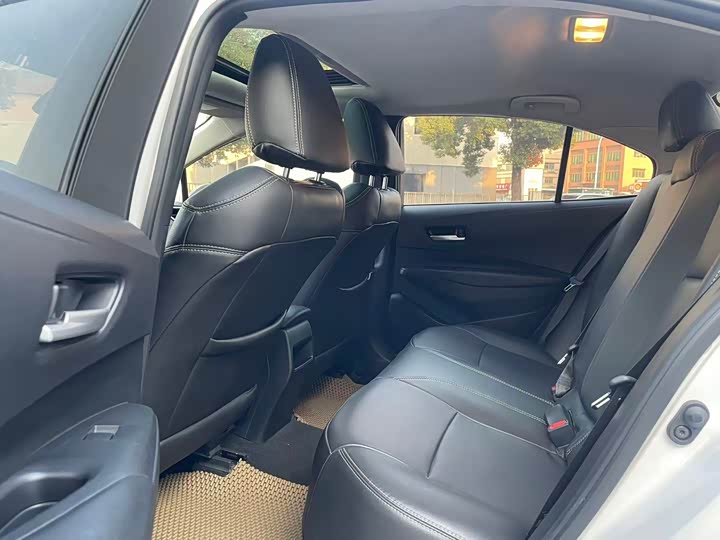 Фото 5 - Toyota Corolla