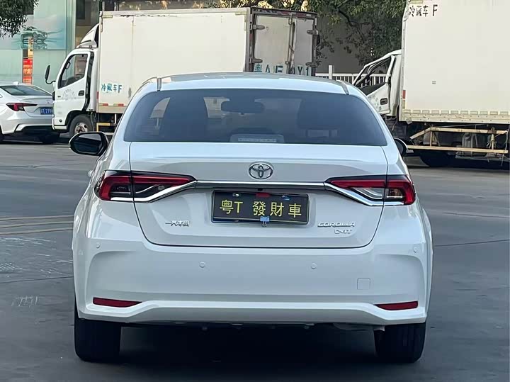 Фото 8 - Toyota Corolla