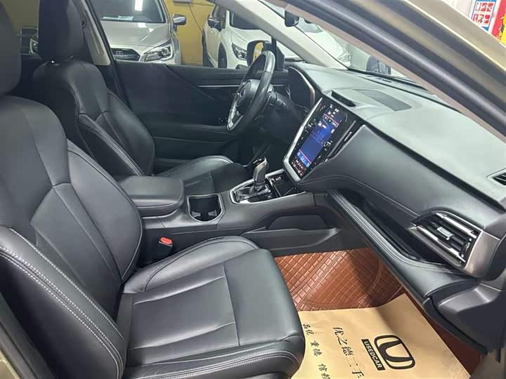 Фото 10 - Subaru Outback