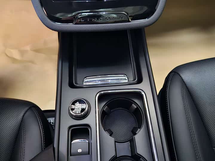 Фото 10 - Lincoln Corsair