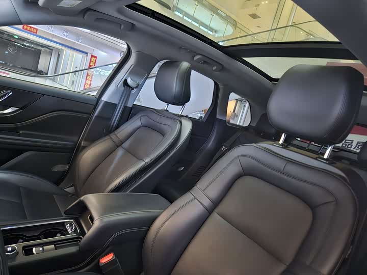 Фото 13 - Lincoln Corsair