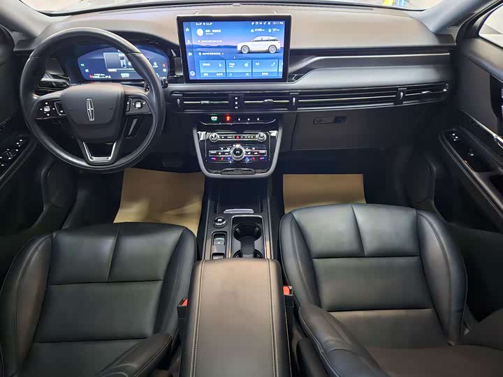 Фото 16 - Lincoln Corsair