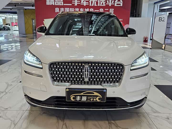 Фото 2 - Lincoln Corsair