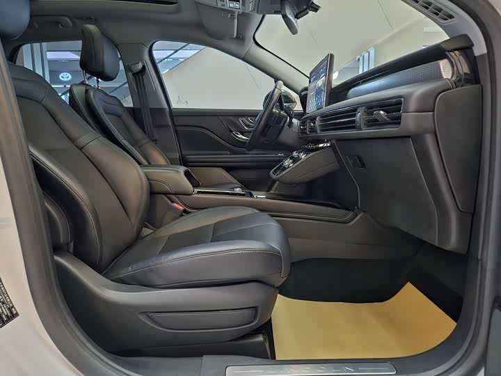 Фото 20 - Lincoln Corsair