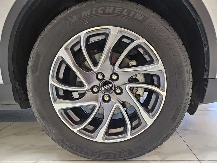 Фото 22 - Lincoln Corsair