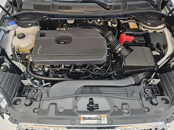 Фото 23 - Lincoln Corsair