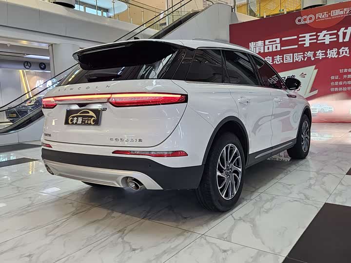 Фото 24 - Lincoln Corsair