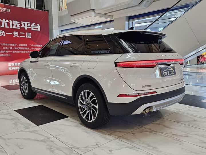 Фото 26 - Lincoln Corsair