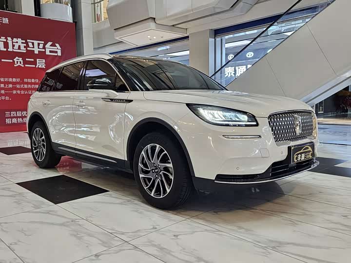 Фото 3 - Lincoln Corsair