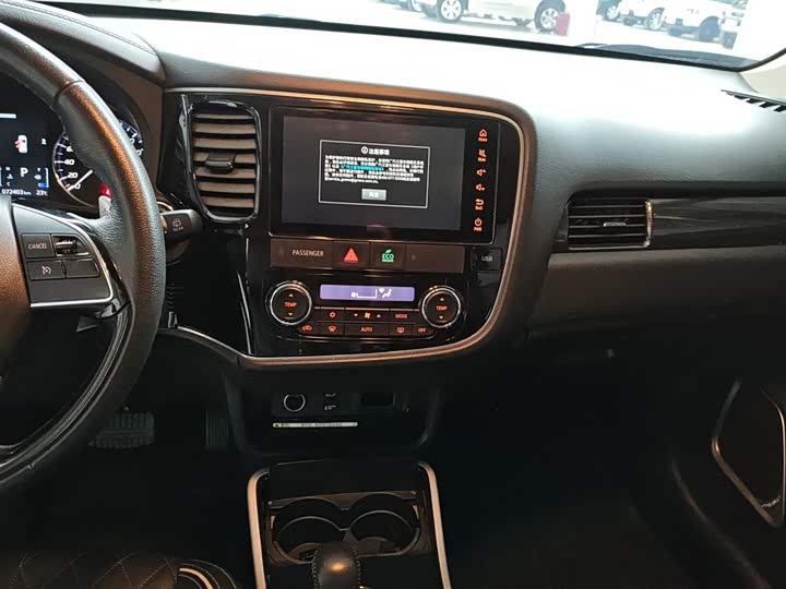 Фото 13 - Mitsubishi Outlander