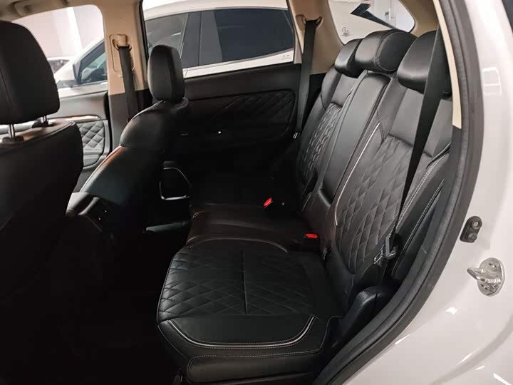 Фото 17 - Mitsubishi Outlander