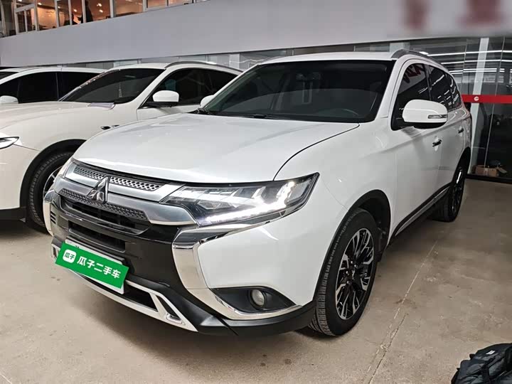 Фото 2 - Mitsubishi Outlander